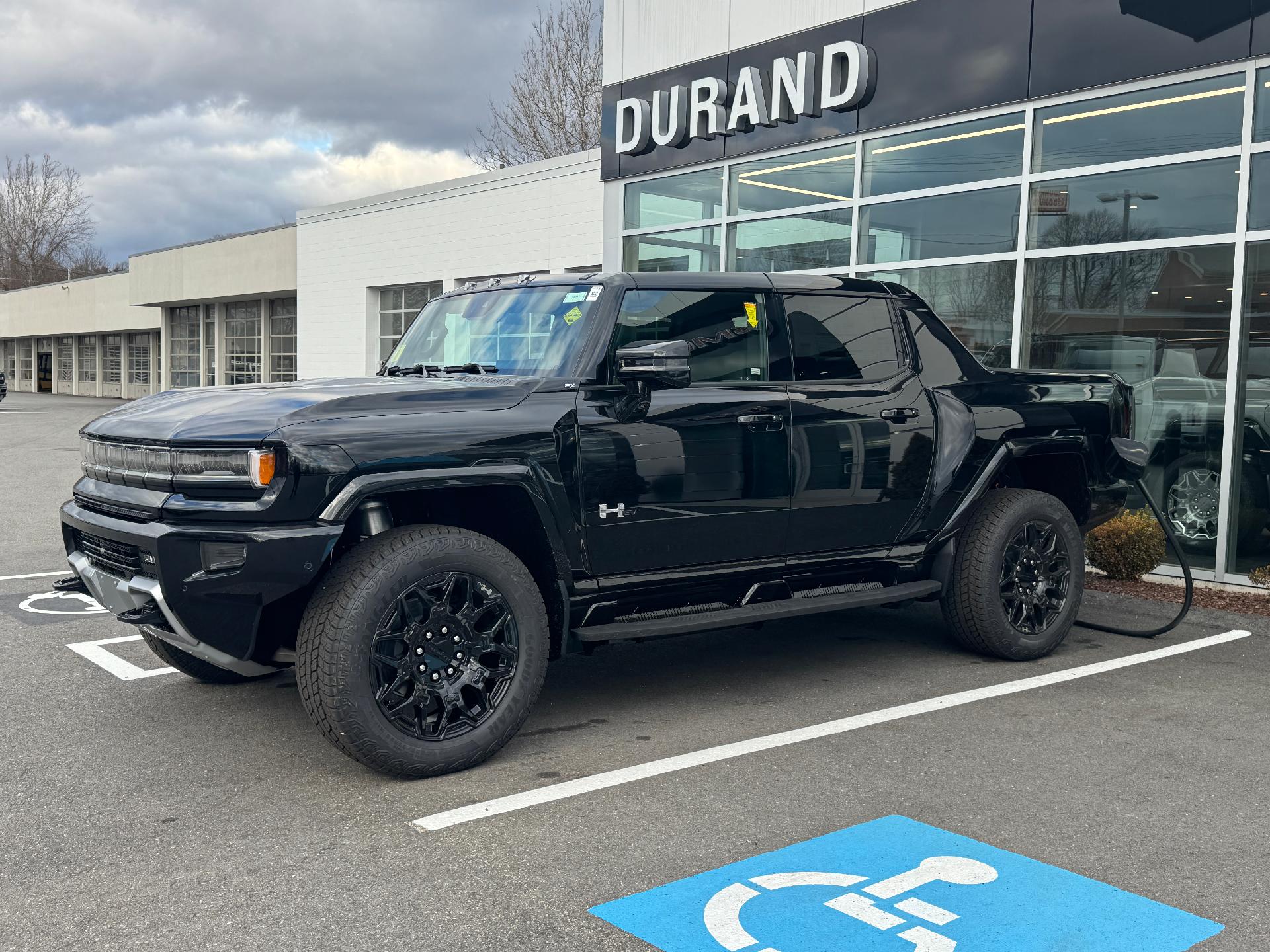 2025 GMC HUMMER EV Pickup Vehicle Photo in LEOMINSTER, MA 01453-2952