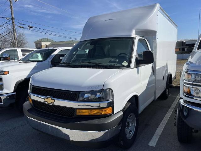 2025 Chevrolet Express Cutaway 3500 Vehicle Photo in ALCOA, TN 37701-3235