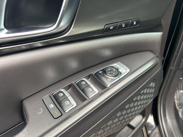 2025 Kia Carnival Vehicle Photo in MEDINA, OH 44256-9631