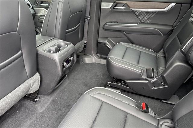 2025 GMC Acadia Vehicle Photo in ELK GROVE, CA 95757-8703