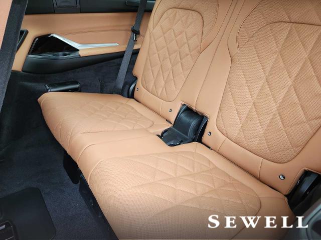 2025 BMW X7 xDrive40i Vehicle Photo in PLANO, TX 75024