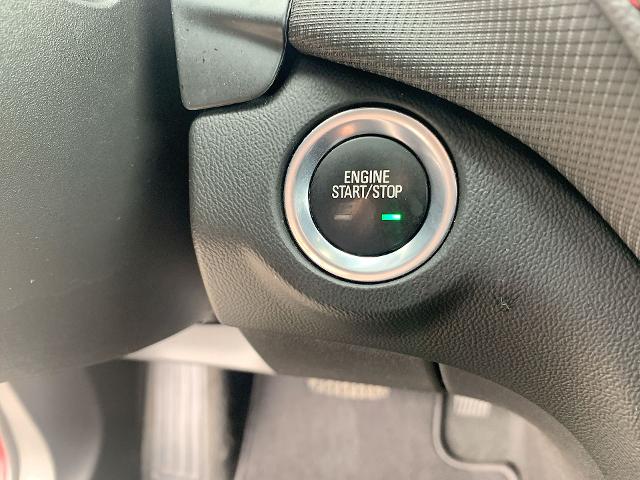 2022 Chevrolet Equinox Vehicle Photo in MOON TOWNSHIP, PA 15108-2571