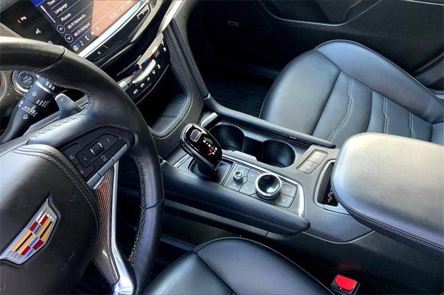 2024 Cadillac XT6 Vehicle Photo in TOPEKA, KS 66609-0000