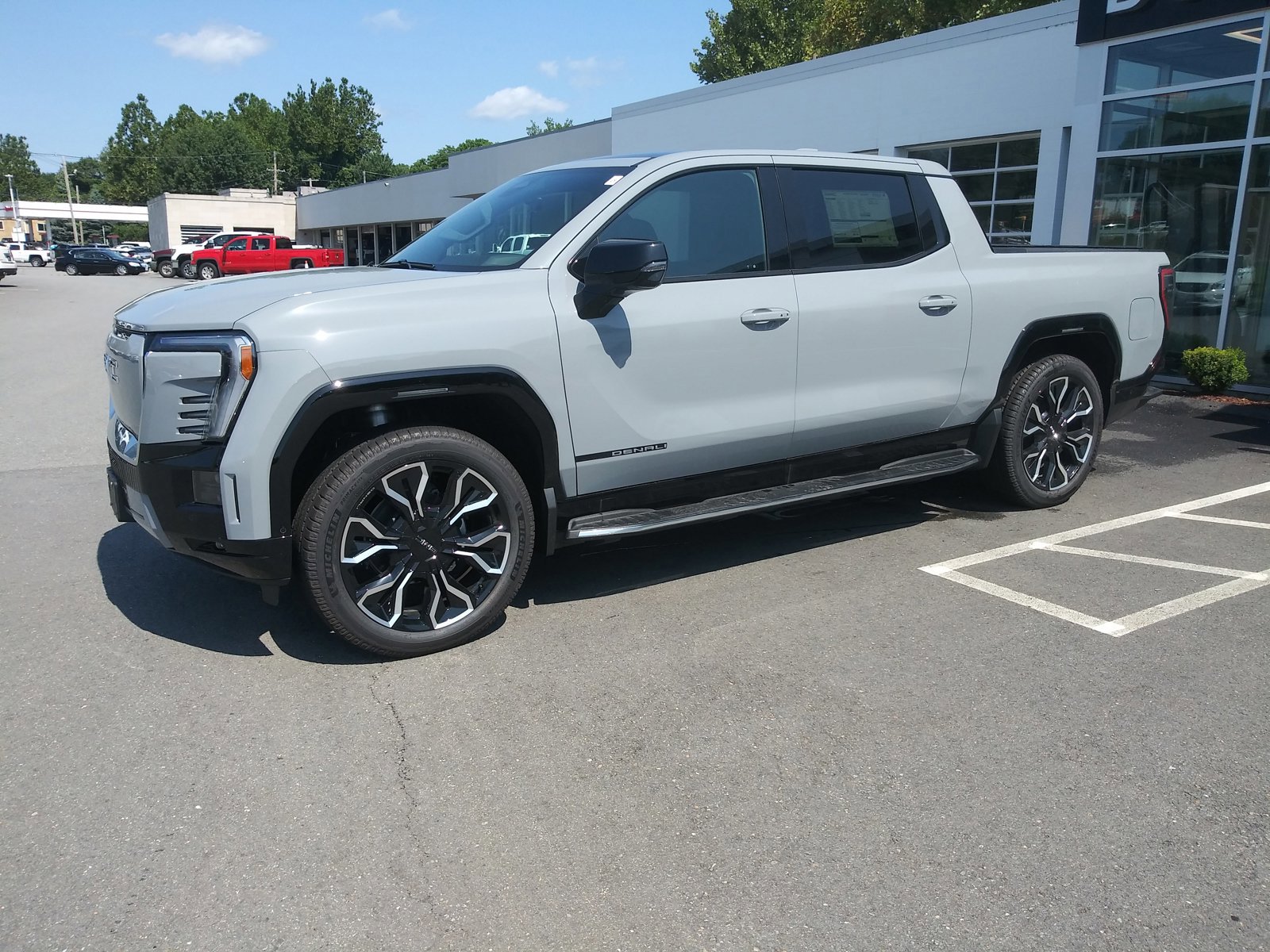 2024 GMC Sierra EV Vehicle Photo in LEOMINSTER, MA 01453-2952