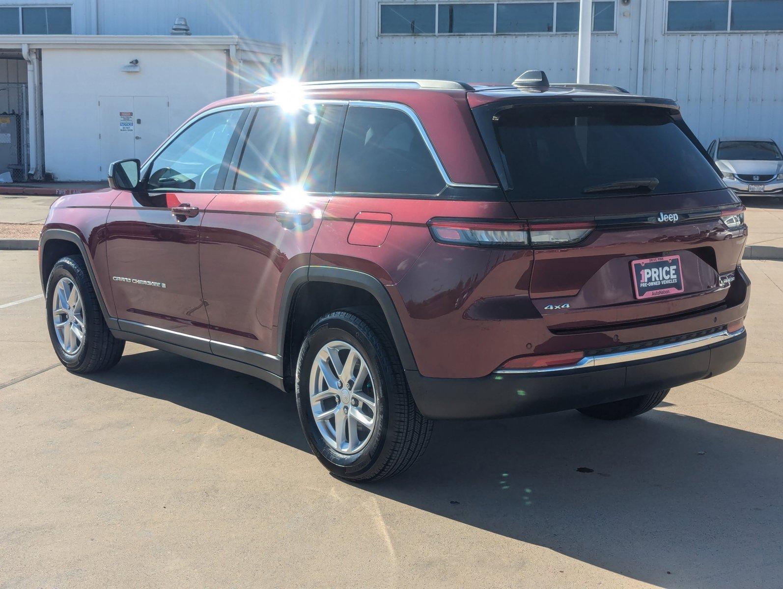 2023 Jeep Grand Cherokee Laredo photo 7