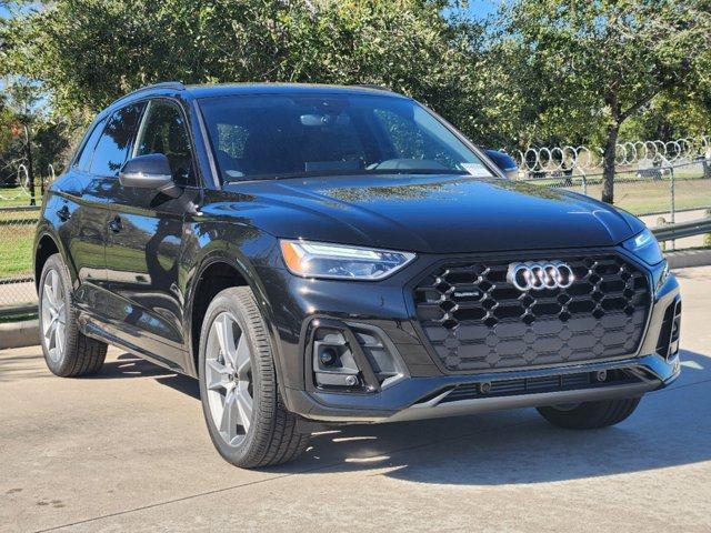 2025 Audi Q5 Vehicle Photo in HOUSTON, TX 77090