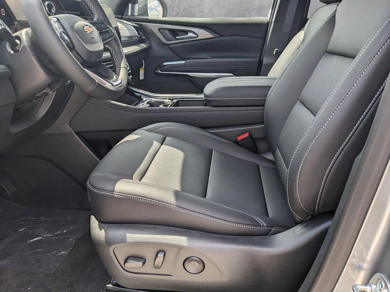 2025 Chevrolet Traverse Vehicle Photo in MIAMI, FL 33172-3015