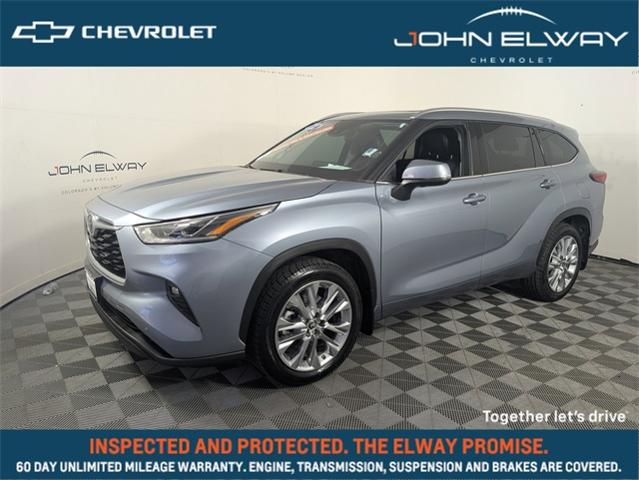 2022 Toyota Highlander Vehicle Photo in ENGLEWOOD, CO 80113-6708