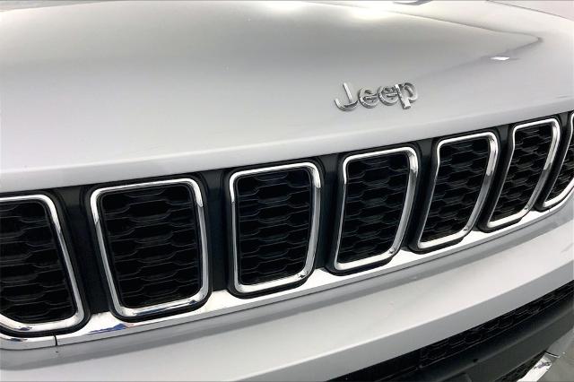 2023 Jeep Grand Cherokee L Vehicle Photo in Kansas City, MO 64114