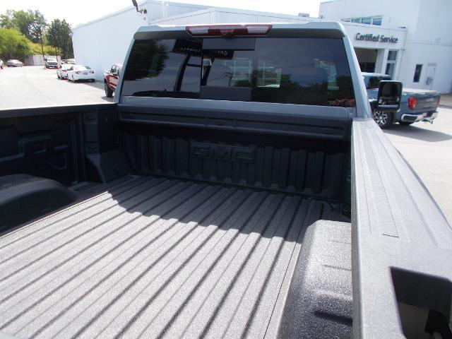 2025 GMC Sierra 2500 HD Vehicle Photo in LOWELL, MA 01852-4336
