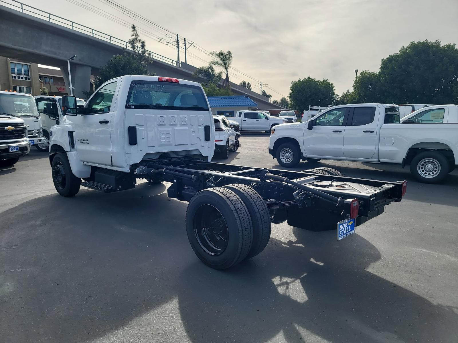 2022 Chevrolet Silverado Chassis Cab Vehicle Photo in LA MESA, CA 91942-8211