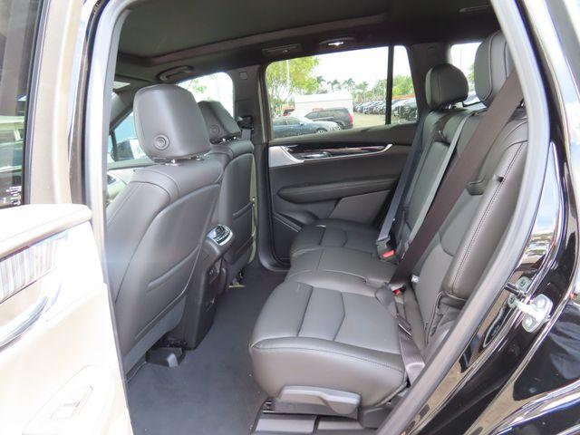 2025 Cadillac XT6 Vehicle Photo in DELRAY BEACH, FL 33483-3294