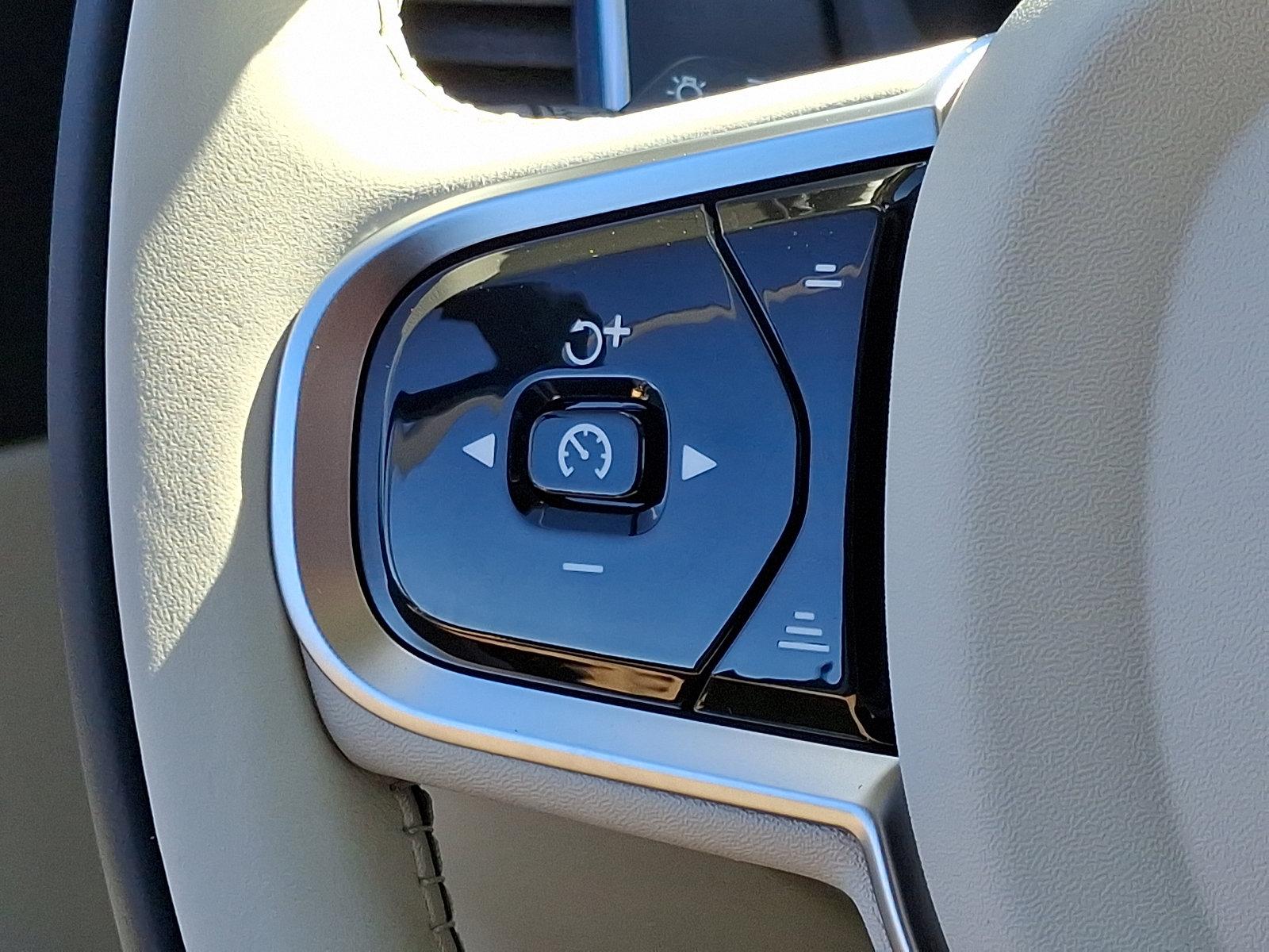 2025 Volvo XC90 Vehicle Photo in Trevose, PA 19053