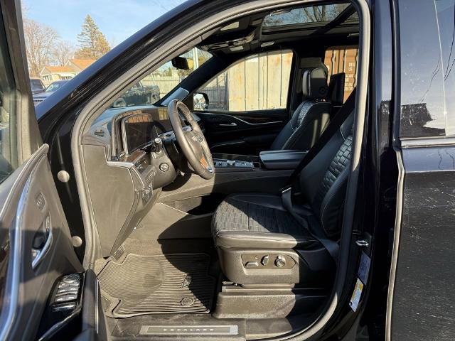 2022 Cadillac Escalade ESV Vehicle Photo in CHICOPEE, MA 01020-5001