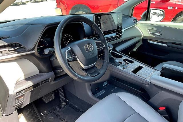 2024 Toyota Sienna Vehicle Photo in Grapevine, TX 76051