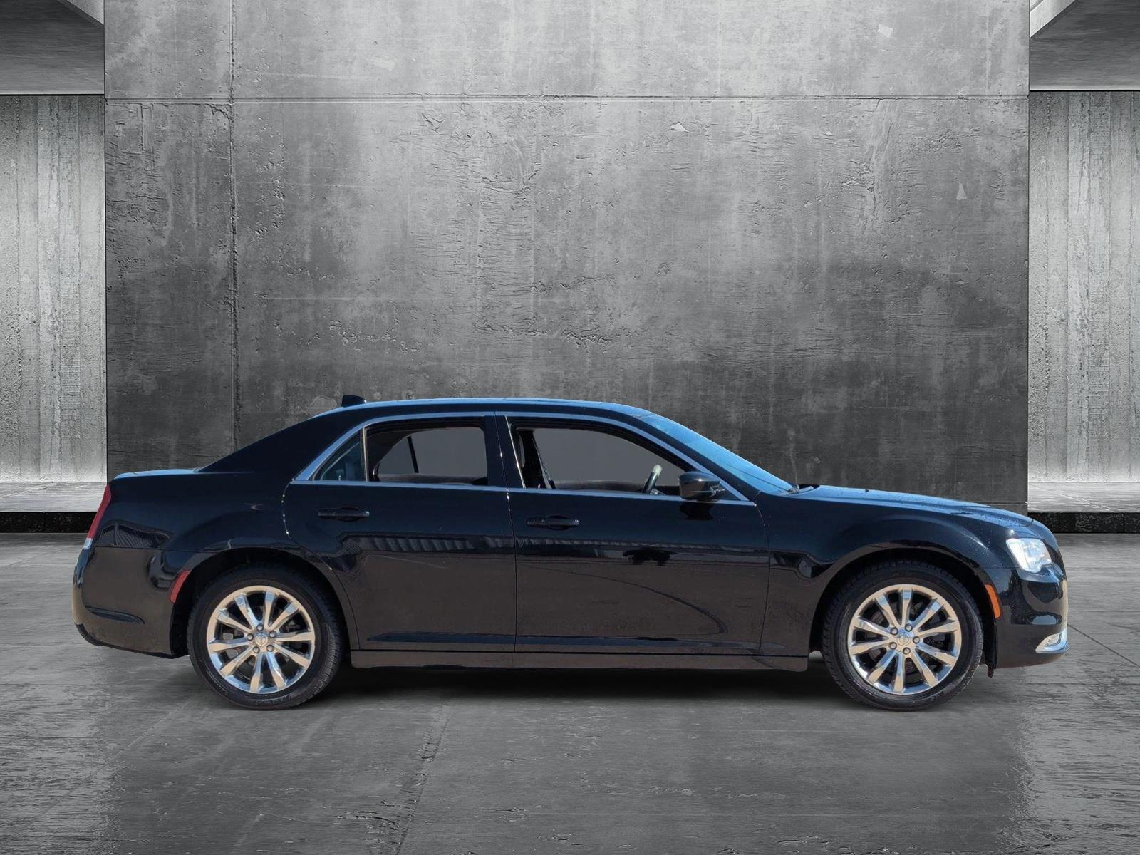 2016 Chrysler 300 Vehicle Photo in CORPUS CHRISTI, TX 78412-4902