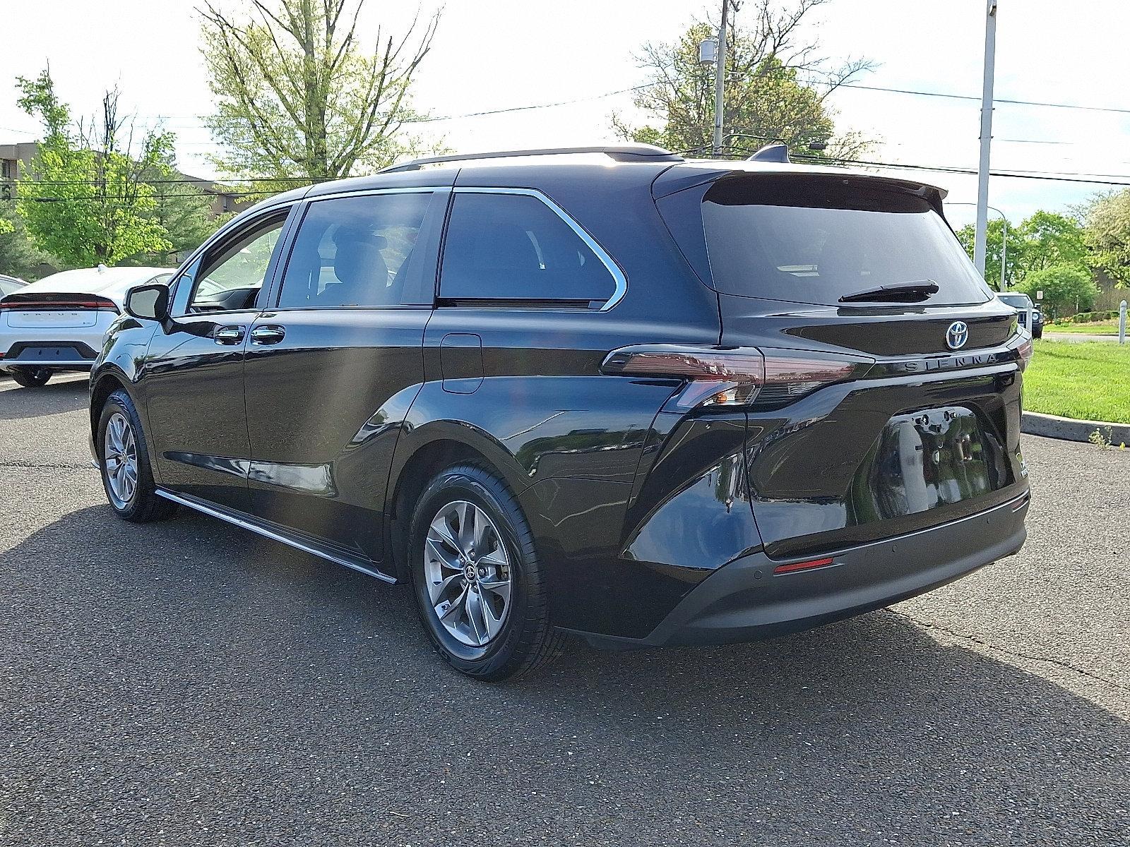 2023 Toyota Sienna Vehicle Photo in Trevose, PA 19053