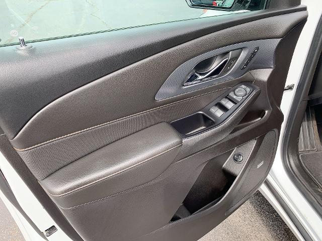 2019 Chevrolet Traverse Vehicle Photo in MOON TOWNSHIP, PA 15108-2571