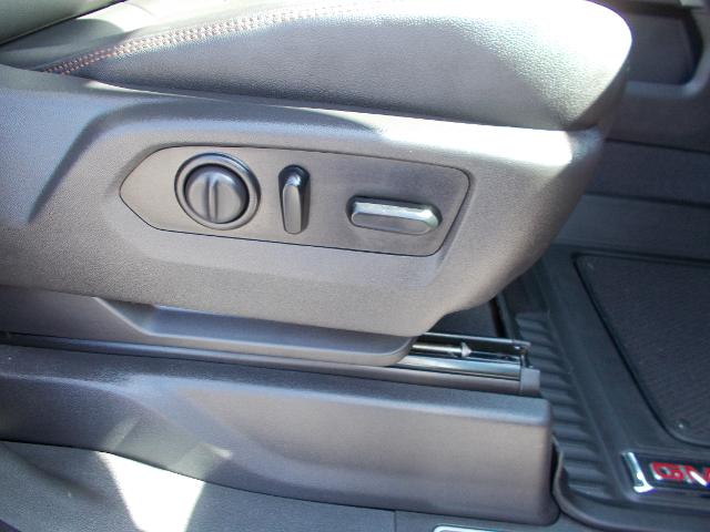 2021 GMC Sierra 1500 Vehicle Photo in LOWELL, MA 01852-4336