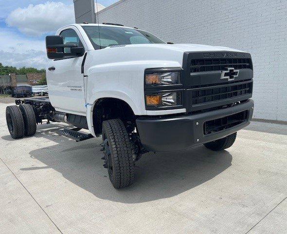 2024 Chevrolet Silverado 5500 HD Vehicle Photo in TOPEKA, KS 66609-0000