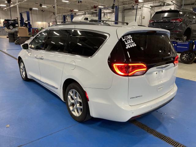 2017 Chrysler Pacifica Touring-L Plus photo 5