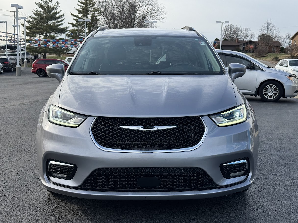 2021 Chrysler Pacifica Vehicle Photo in BOONVILLE, IN 47601-9633