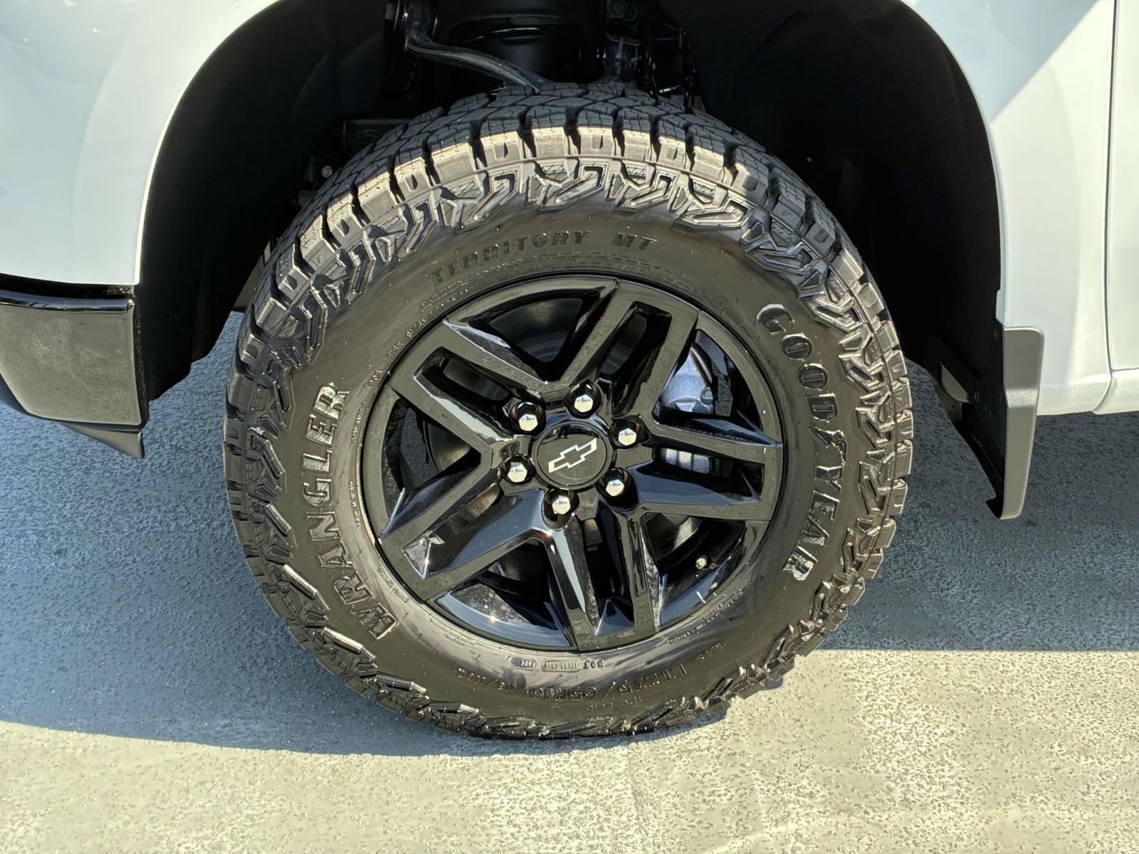 2025 Chevrolet Silverado 1500 Vehicle Photo in LOS ANGELES, CA 90007-3794