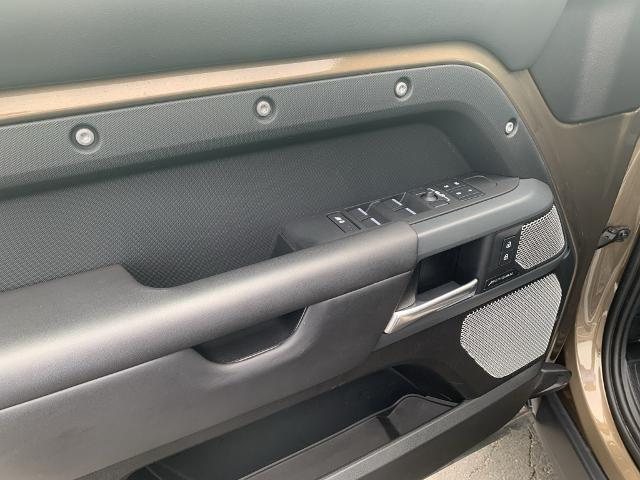 2023 Defender Vehicle Photo in GREEN BAY, WI 54304-5303