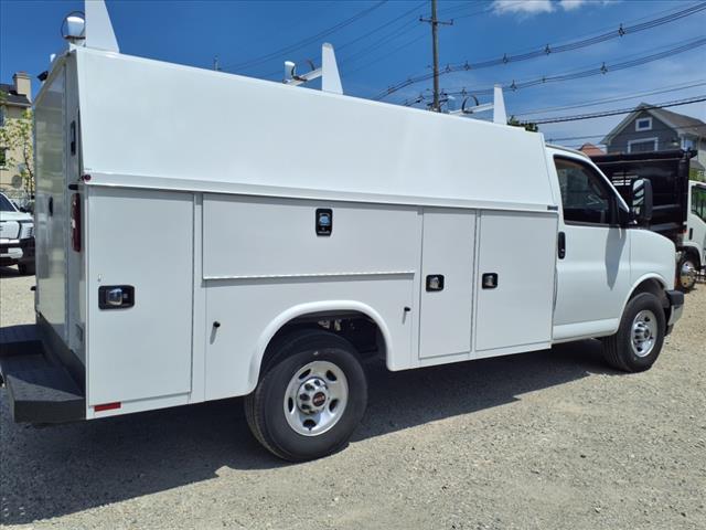 2024 GMC Savana Cutaway 3500 Vehicle Photo in LYNDHURST, NJ 07071-2008