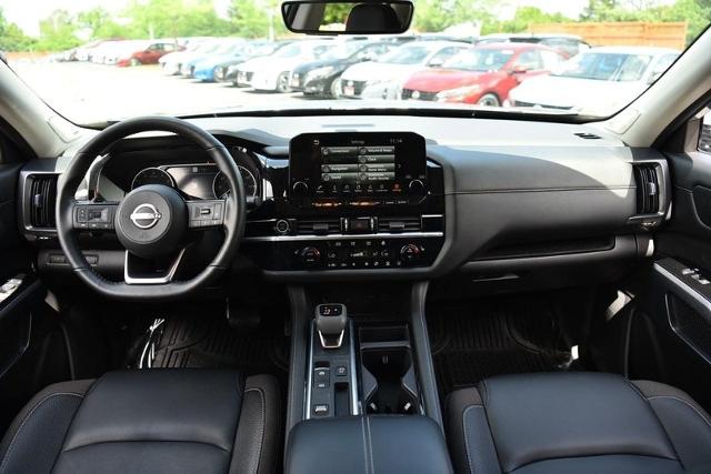 2023 Nissan Pathfinder Vehicle Photo in Ballwin, MO 63011