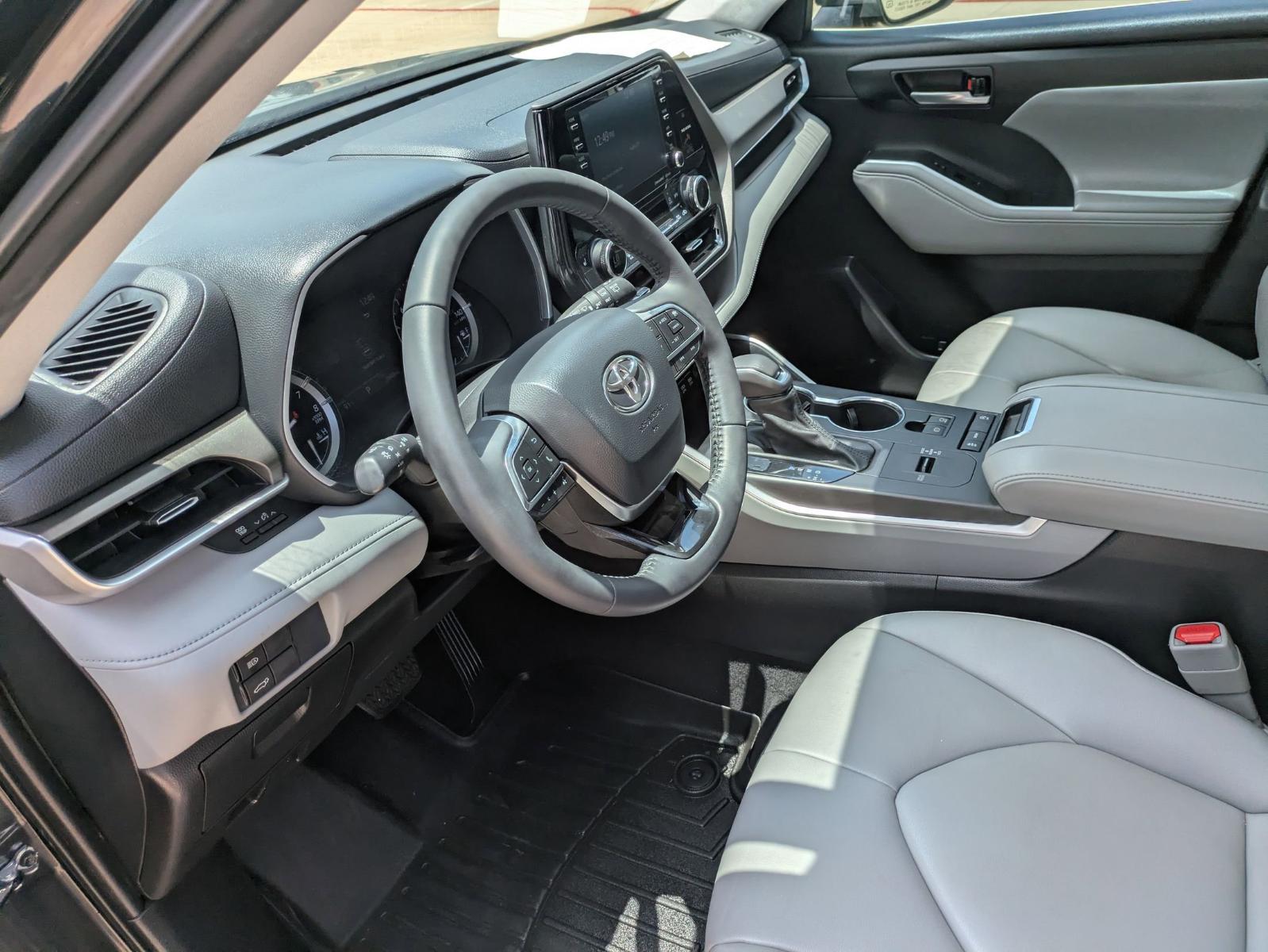 2021 Toyota Highlander Vehicle Photo in SELMA, TX 78154-1460