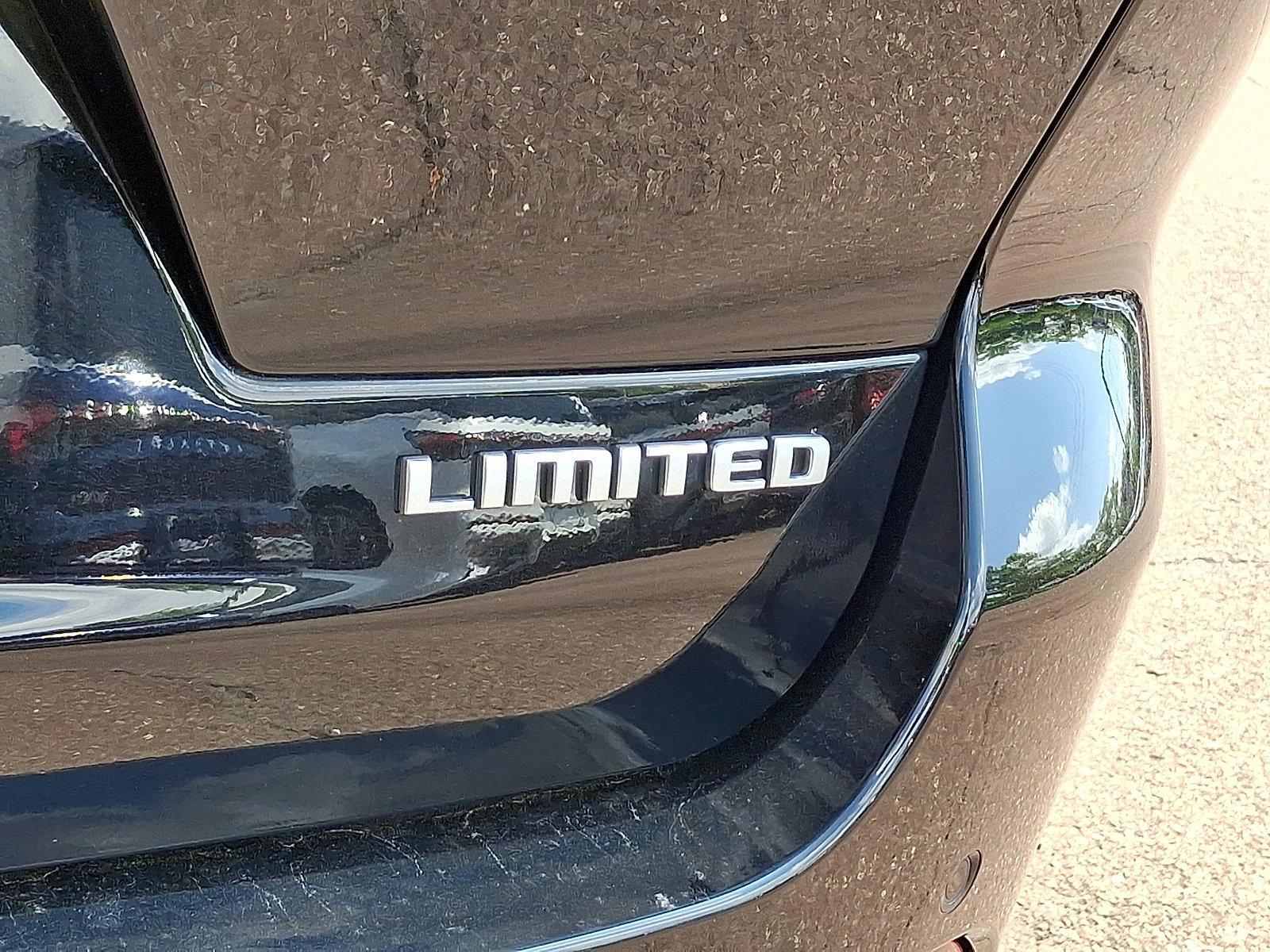 2024 Jeep Grand Cherokee L Vehicle Photo in Willow Grove, PA 19090