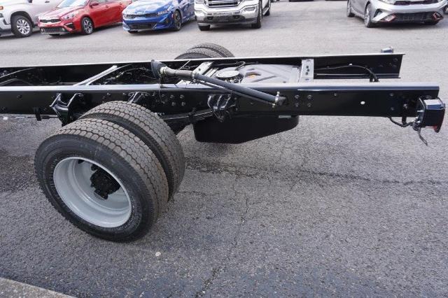 2024 Chevrolet Silverado Chassis Cab Vehicle Photo in FAIRMONT, WV 26554-2318