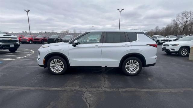 2022 Mitsubishi Outlander Vehicle Photo in TULLY, NY 13159-3159