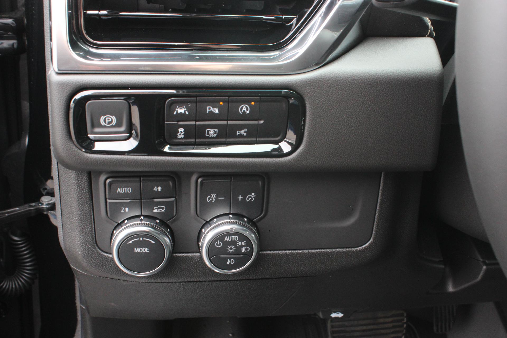 2025 GMC Yukon XL Vehicle Photo in AURORA, CO 80012-4011