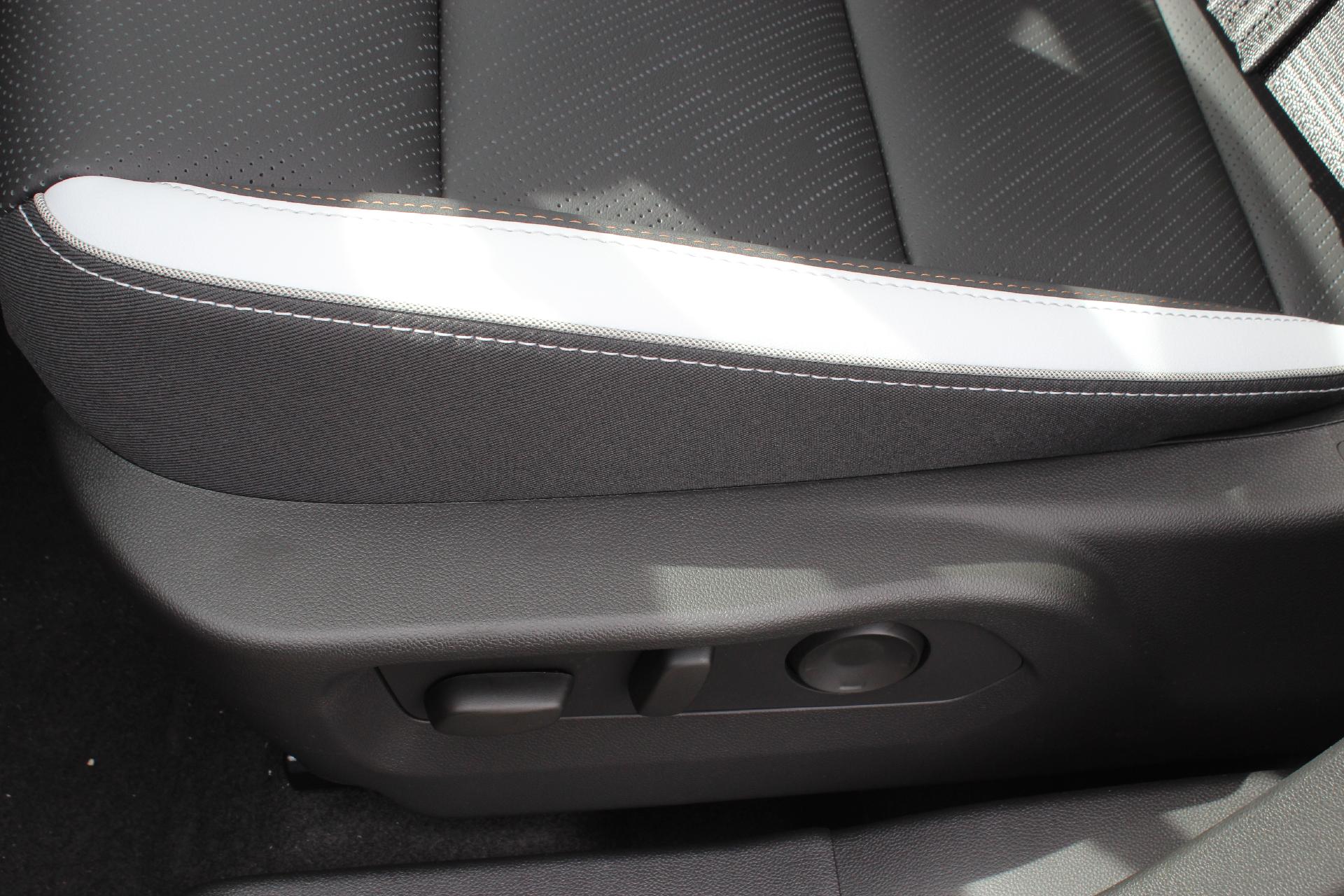 2025 Buick Envision Vehicle Photo in AURORA, CO 80012-4011
