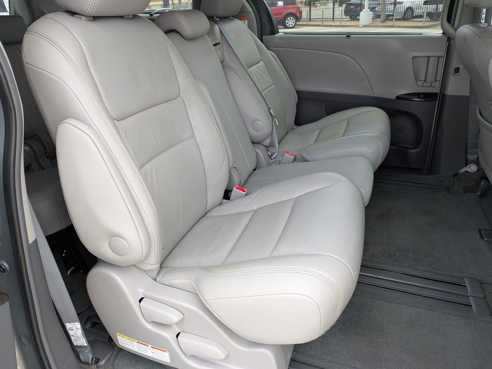 2017 Toyota Sienna Vehicle Photo in Corpus Christi, TX 78415