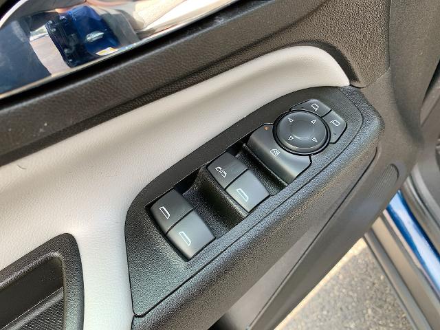 2022 Chevrolet Equinox Vehicle Photo in MOON TOWNSHIP, PA 15108-2571