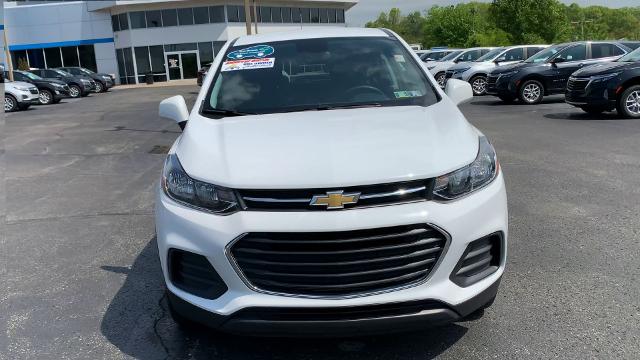 2022 Chevrolet Trax Vehicle Photo in MOON TOWNSHIP, PA 15108-2571