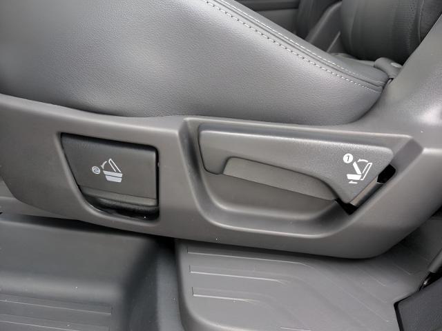 2025 Subaru Ascent Vehicle Photo in Green Bay, WI 54304