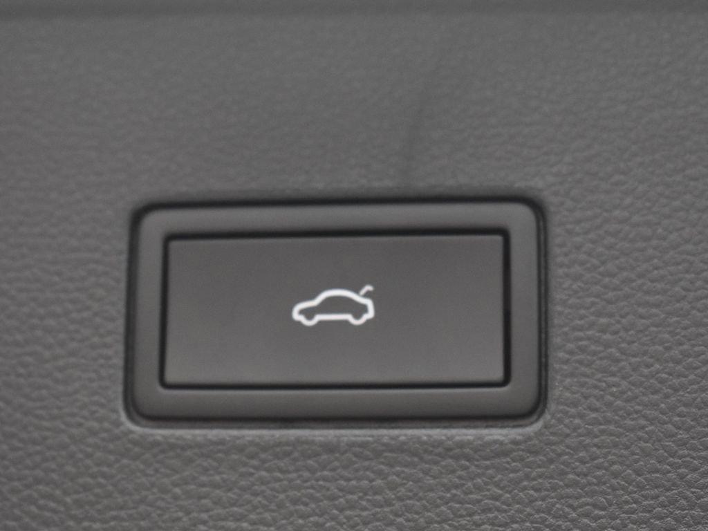 2024 Volkswagen Atlas Vehicle Photo in Marion, IA 52302