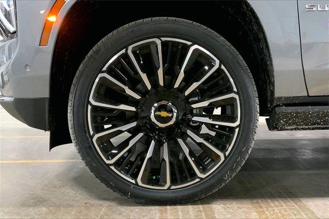 2025 Chevrolet Suburban Vehicle Photo in KANSAS CITY, MO 64114-4502