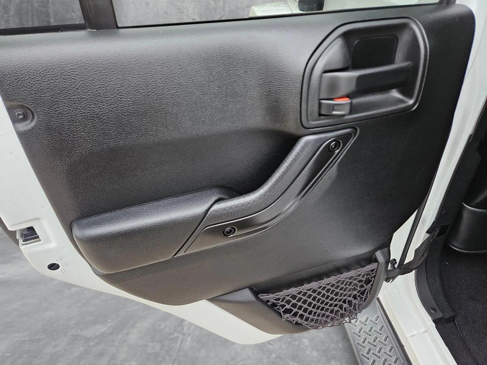 2017 Jeep Wrangler Unlimited Vehicle Photo in NORTH RICHLAND HILLS, TX 76180-7199