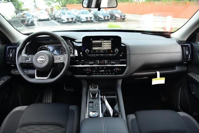 2025 Nissan Pathfinder Vehicle Photo in Ballwin, MO 63011