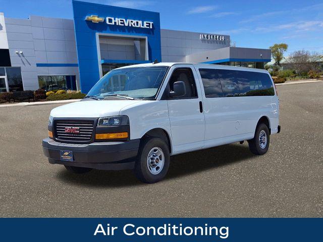 2023 GMC Savana Passenger 3500 Vehicle Photo in DANBURY, CT 06810-5034