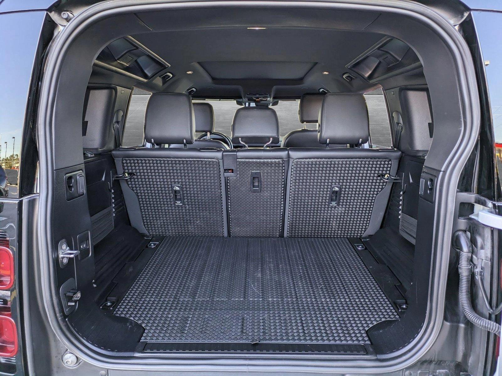 2024 Land Rover Defender Vehicle Photo in Tampa, FL 33614