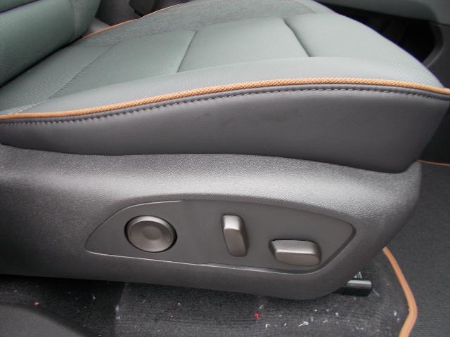 2025 GMC Acadia Vehicle Photo in LOWELL, MA 01852-4336