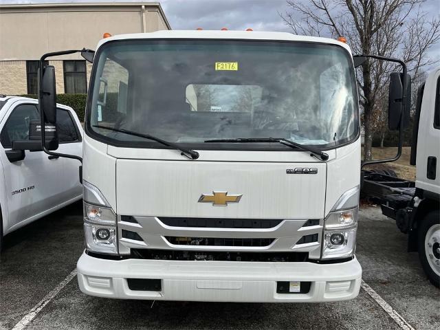 2025 Chevrolet Low Cab Forward 4500 Vehicle Photo in ALCOA, TN 37701-3235