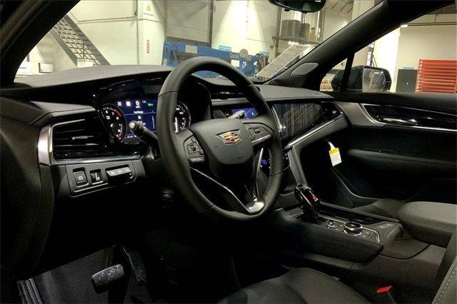 2025 Cadillac XT6 Vehicle Photo in KANSAS CITY, MO 64114-4545