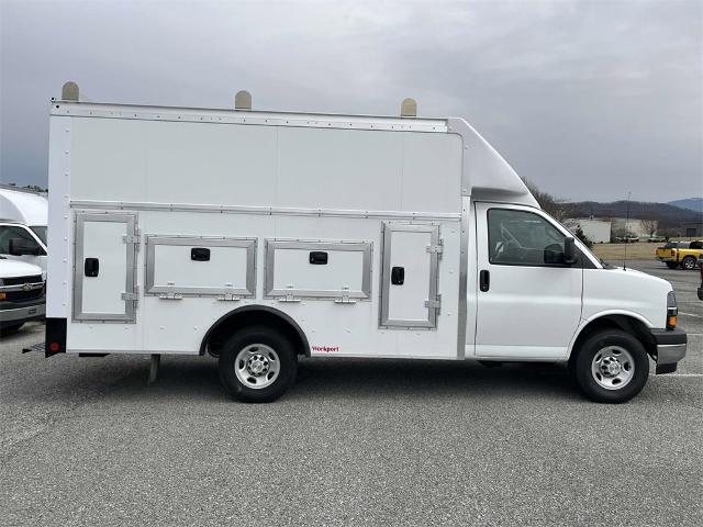 2025 Chevrolet Express Cutaway 3500 Vehicle Photo in ALCOA, TN 37701-3235